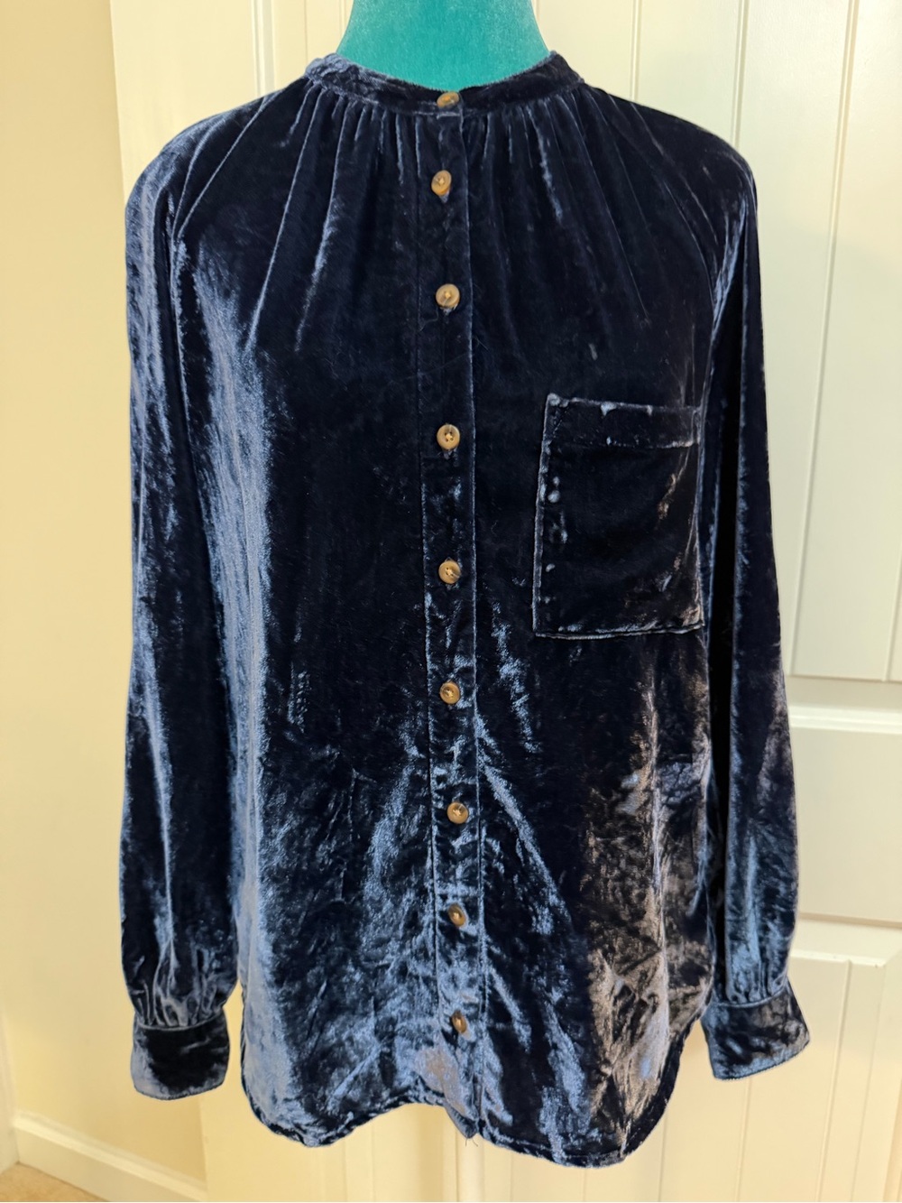 Pilcro Navy Velvet Button Up Top Tag reads Lg, Sm-Med possibly Mandarin Collar